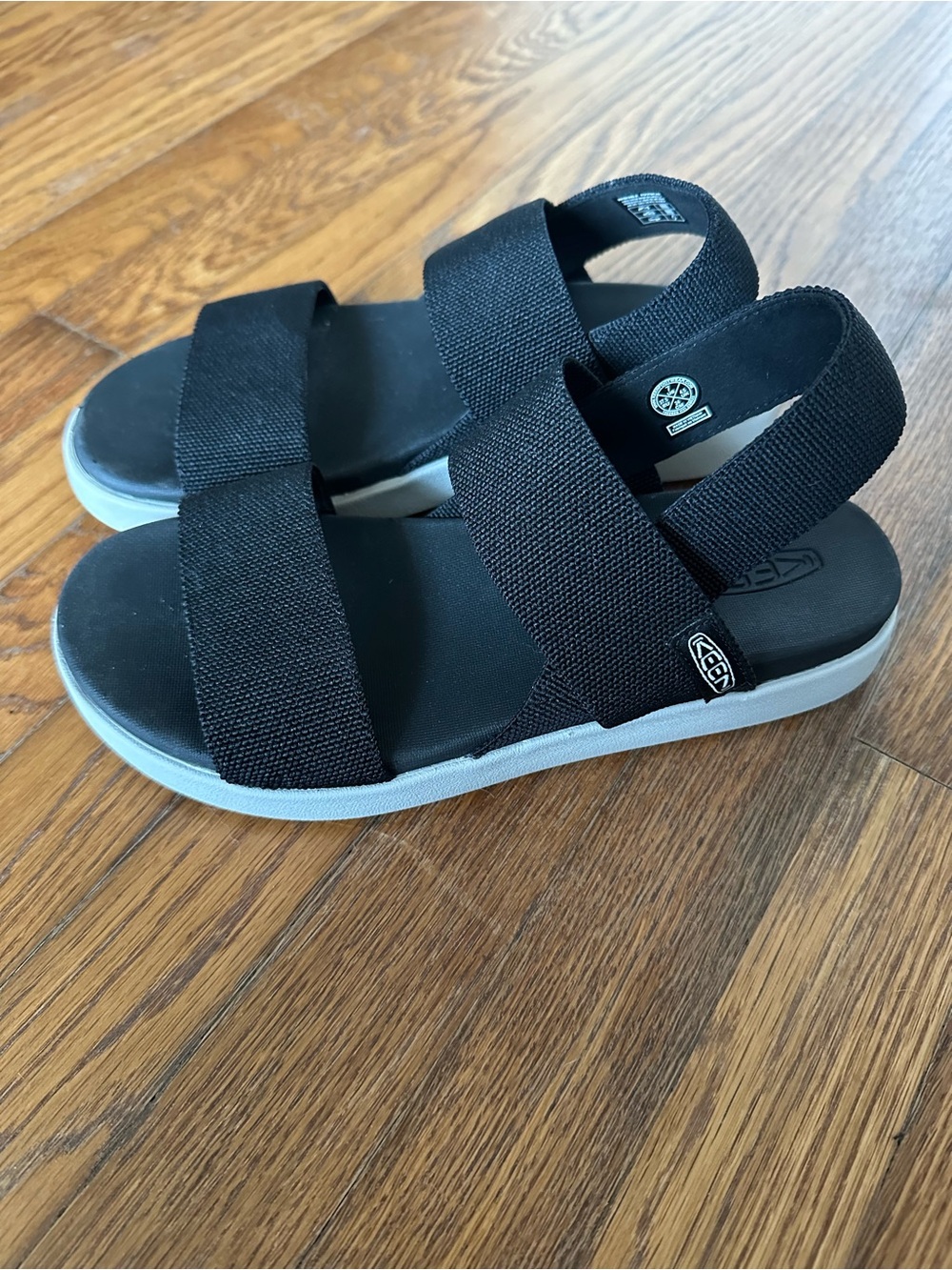 Like-New KEEN Strappy Black Sandals - Women’s 7 (US)